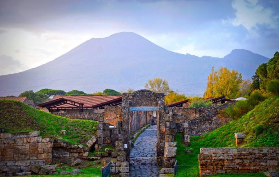 Pompeii: Skip-the-Line Entrance Ticket with Audio Guide - Your day at Pompeii: how the self-guided audio route really works