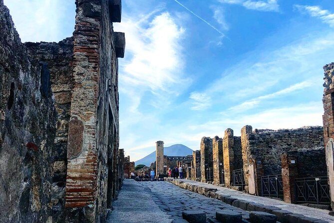 Pompeii Skip-the-Line Entry Small Group Guided Tour - Who this tour is best for
