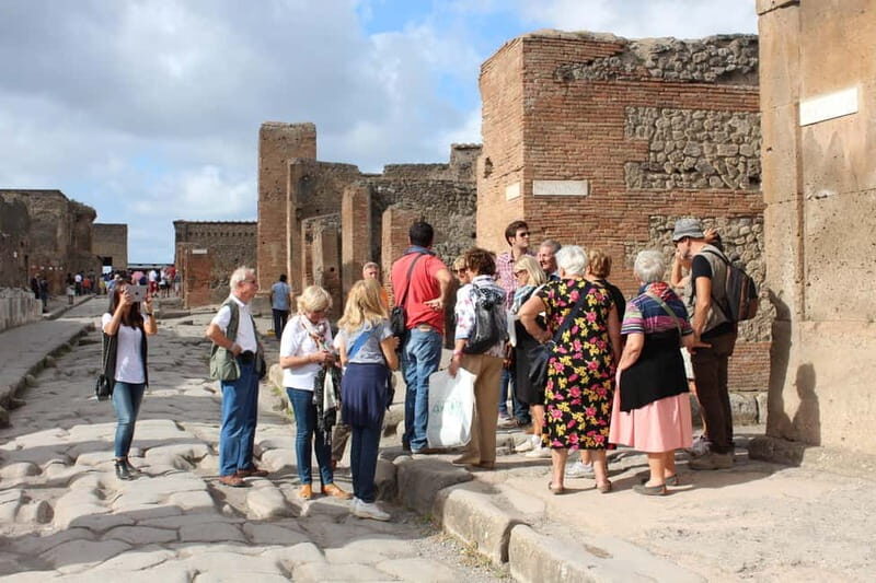 Pompeii: Skip-the-Line Guided Archaeological Discovery Tour - Stop-by-stop: the specific Pompeii highlights on your route
