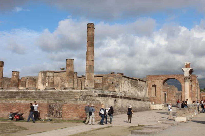 Pompeii: Skip-the-Line Guided Archaeological Discovery Tour - Earphones, monolingual groups, and how the guide’s voice lands