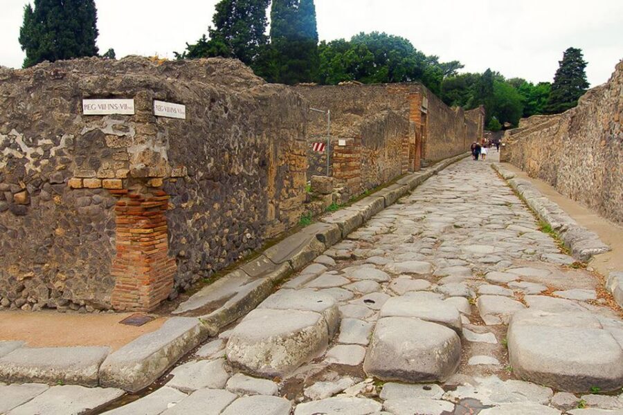 Pompeii: Skip-the-Line Guided Tour with Expert Archaeologist - Brothel stop (when appropriate) and a walk along city walls toward Naples