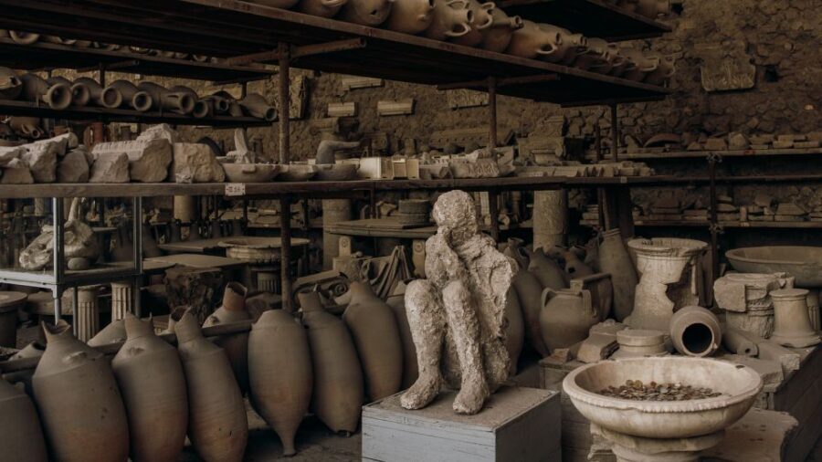 Pompeii: Skip-the-Line Guided Tour with Expert Archaeologist - Where you meet: Via Villa dei Misteri and the green walks sign