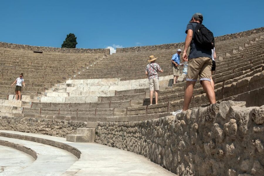 Pompeii: Skip-the-Line Guided Tour - Meeting at Coffee Shop Vittoria and getting your bearings fast