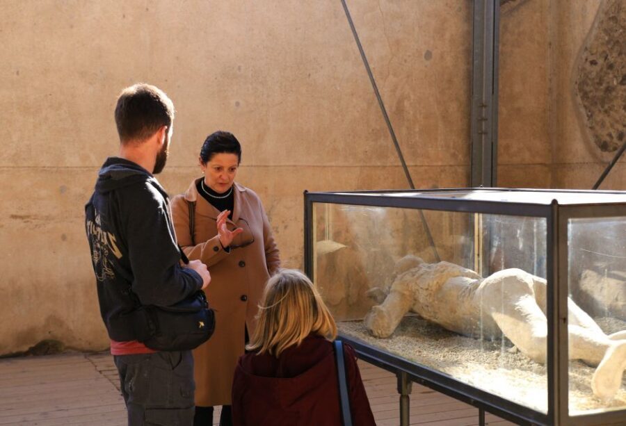 Pompeii: Skip-the-Line Tickets and Tour with Archaeologist - Coffee Shop Vittoria Meeting: What Happens Before You Enter