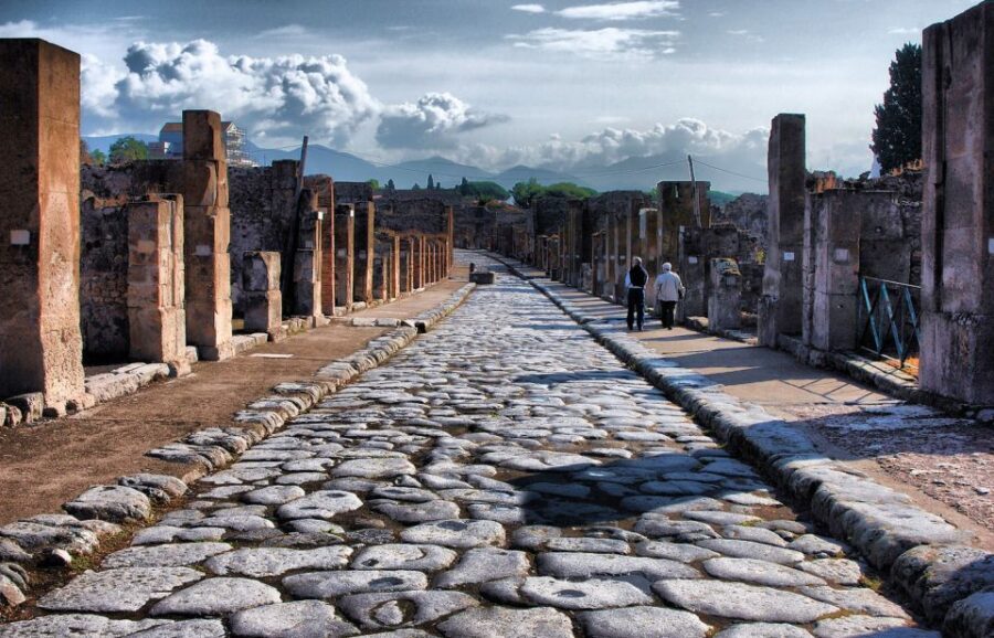 Pompeii Skip-the-Line Tour with Expert Archeological Guide - What I’d watch for: guides, ear pieces, and pacing reality