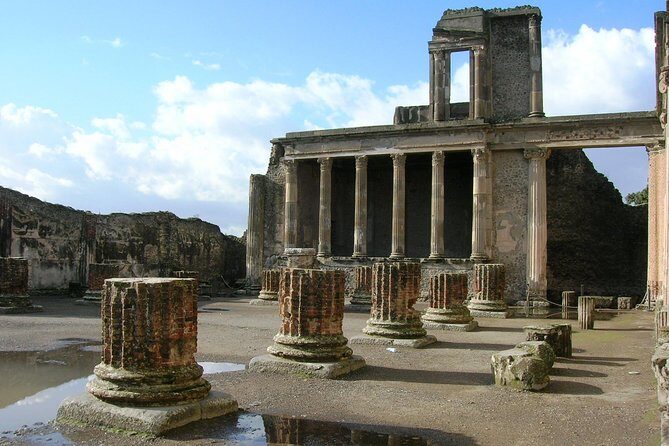 Pompeii Small Group Tour with an Archaeologist - Houses and art: House of Menander, mosaics, and how homes were meant to impress