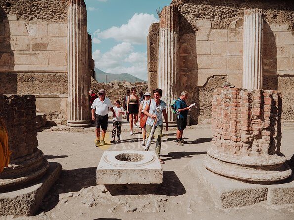 Pompeii Small Group Tour with an Archaeologist - Stabian Baths and the logic of public life