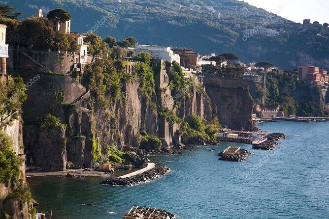 Pompeii Sorrento and Positano Tour - Positano in 60 Minutes: Stairs, Rock Homes, and Li Galli Views