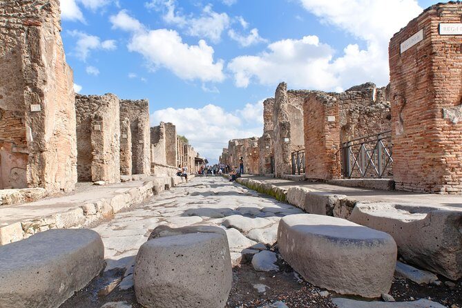 Pompeii & the Amalfi Coast Private Tour - Positano in about 2 hours: best use of the alleys and cliff views