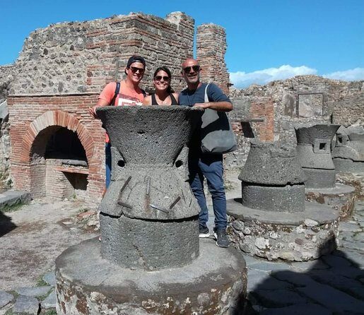 Pompeii Tour from Naples: Skip-the-Line Entry + Guided Visit - Macellum: the ancient food market stop (and why it matters)