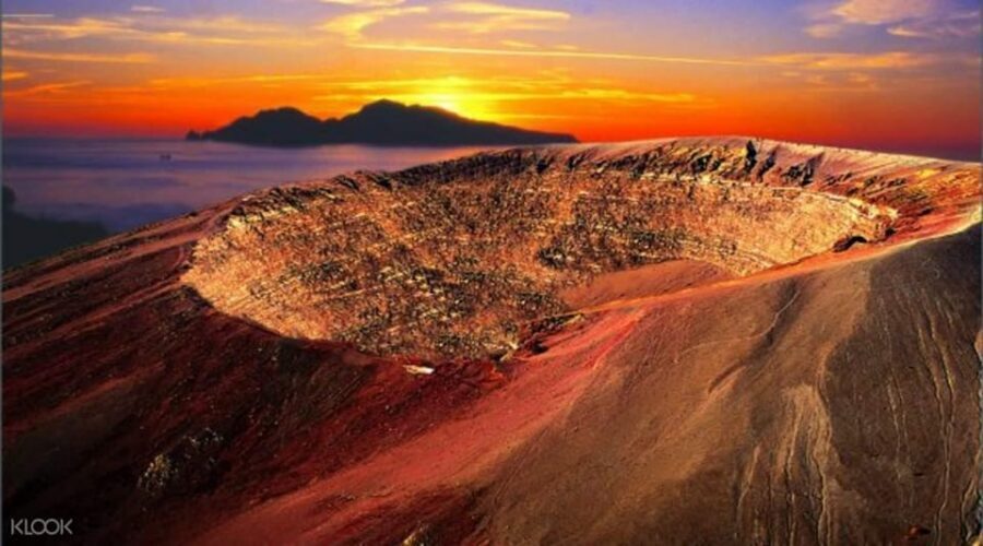 Pompeii: Vesuvius at Sunset - Meeting at Via Roma 32 and settling into the rhythm
