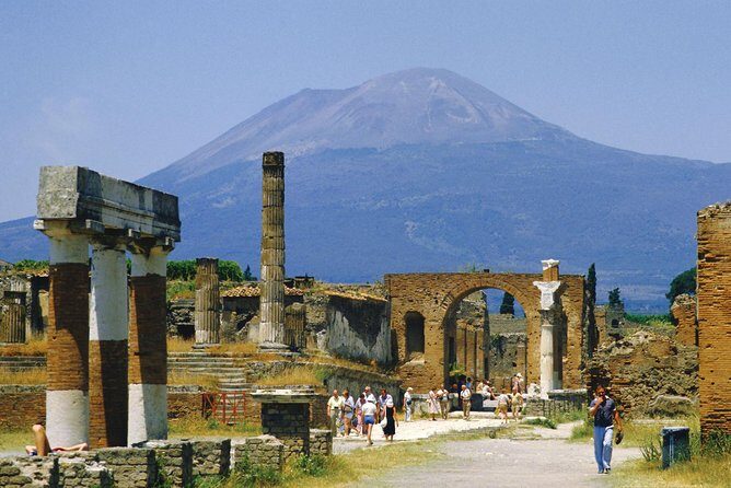 Pompeii Walking tour with Guide and ticket - Guide Style and Language: What You’ll Get Depends on the Day