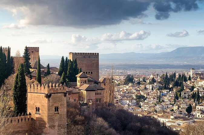 Private 3-hour Alhambra tour with tickets - Price and value: is $301.12 per person worth it?