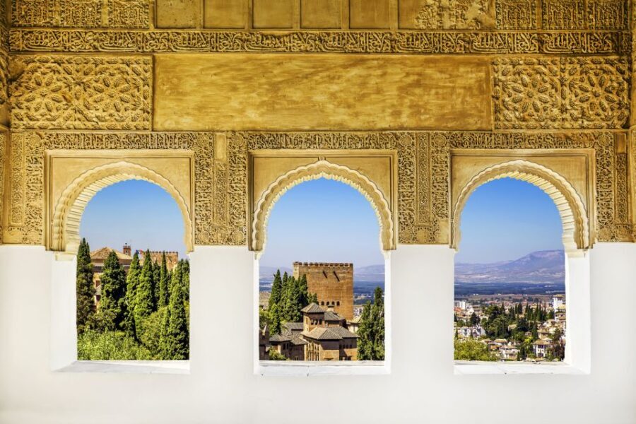 Private Alhambra Tour From Malaga & Surrounds - Guides and drivers: the difference between a good and great day