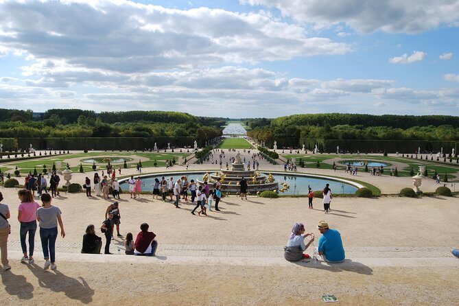 Private Giverny & Versailles Day Trip with Lunch & Hotel Transfers from Paris - Musical Fountain Show: the dates that bring Versailles gardens to life