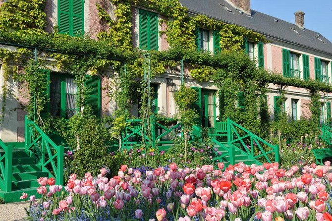 Private Giverny & Versailles Day Trip with Lunch & Hotel Transfers from Paris - Lunch at Moulin de Fourges: a real sit-down during a long day