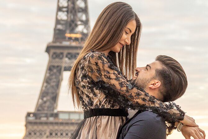 Private Guided Professional Photoshoot by the Eiffel Tower - Professional-Quality Results: Editing Included and Easy to Choose