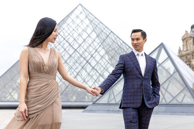Private Photoshoot at the Louvre area in Paris - The real genius: you choose the photos that get edited
