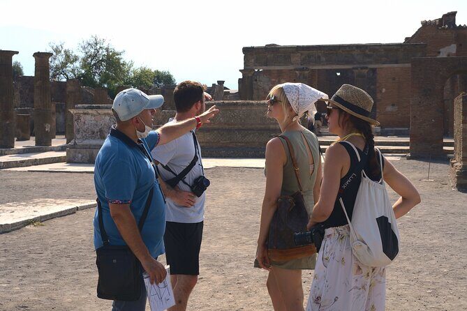 Private Pompeii, Horse Riding & Lunch Tour w/ Pick up included - The real payoff: a winery lunch with five wines and Gulf views