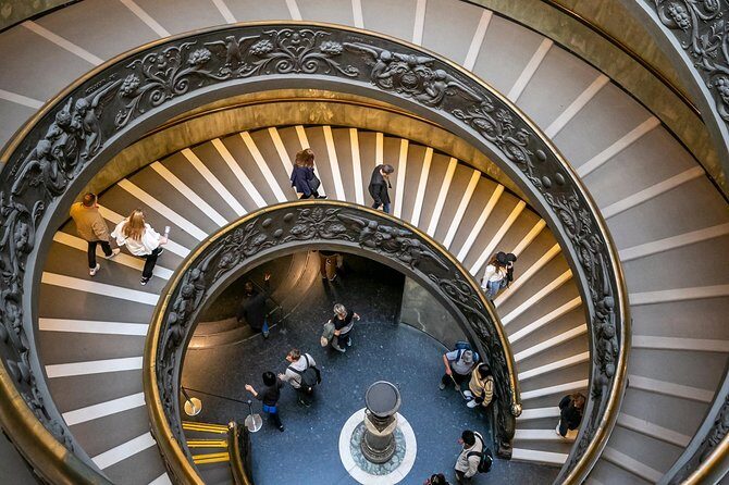 Private Sistine Chapel & Vatican Highlights Tour with Fast Access - St. Peter’s Square: Bernini Statues and One Great Photo Moment