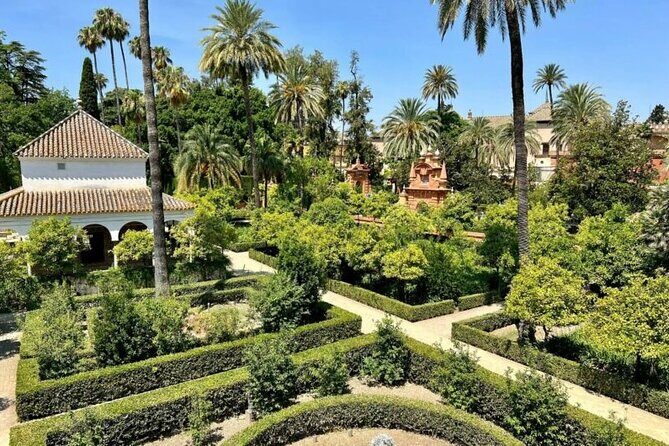 Private Tour Alcazar Seville Cathedral and Giralda Tower Climb - Seville Cathedral: what to focus on in a short, guided interior visit
