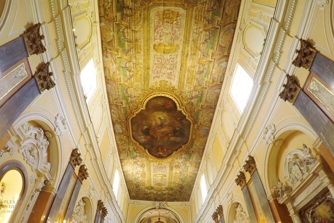 Private tour Amalfi Coast and Pompei: Positano and Sorrento - The onboard experience: Wi-Fi, bottled water, and live commentary