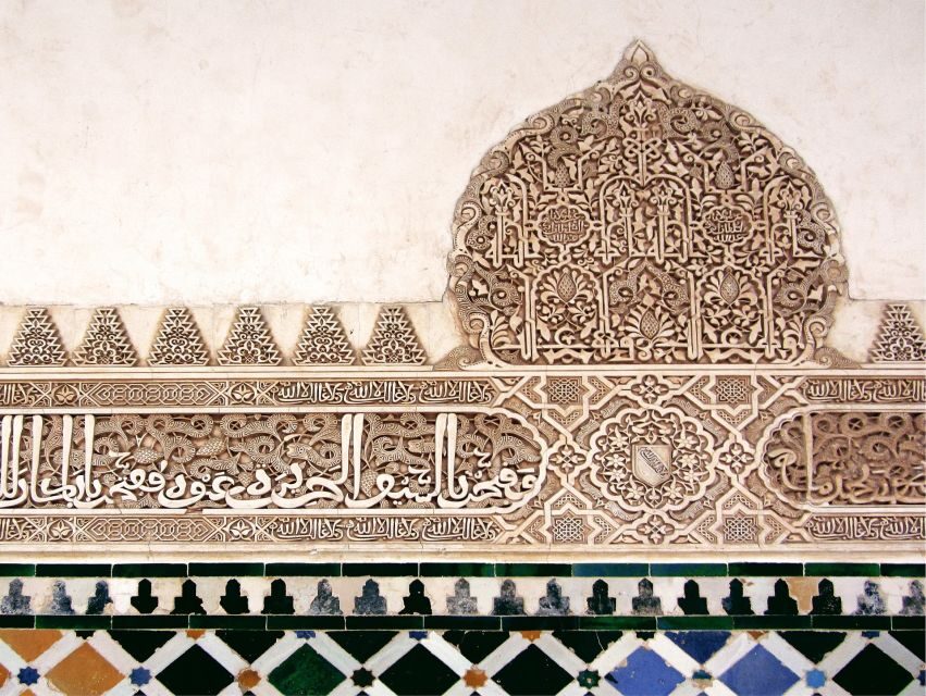 Private tour in all complete complex of Alhambra with ticket - Nasrid Palaces: the part that people actually remember
