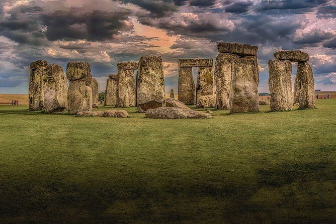 Private Tour to Stonehenge and Highclere Castle (Downton Abbey) - Grounds time: don’t skip it if the weather cooperates