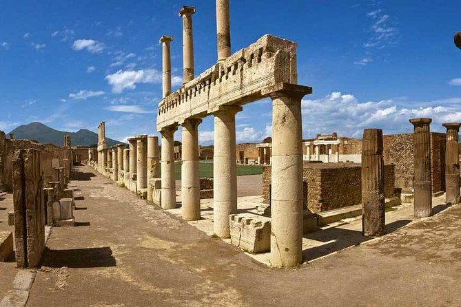 Private Transfer from Naples to Sorrento with Stop at Pompeii - Entering Pompeii like a pro: where you should start