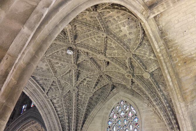 Private visit Cathedral and Royal Alcazares of Seville - Who this tour suits best in Seville