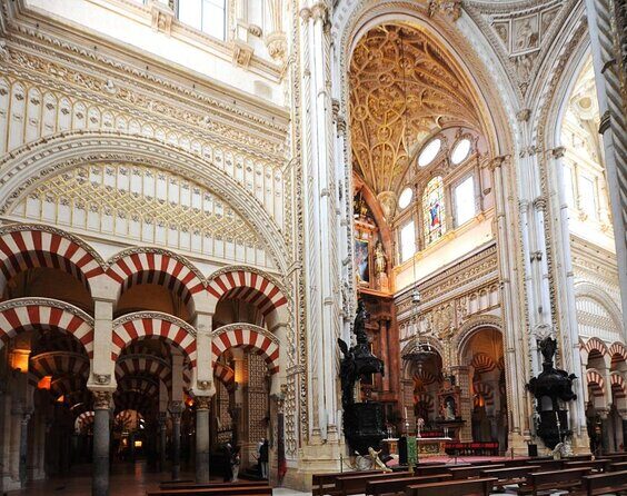 Private Visit Mosque-Cathedral, Jewish quarter, Alcazar and Synagogue - Key highlights at a glance