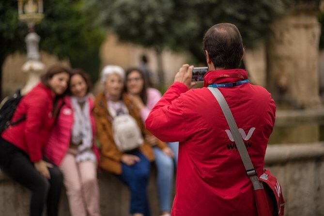 Private Visit Mosque-Cathedral, Jewish quarter, Alcazar and Synagogue - Meeting at Patio de los Naranjos: where the tour starts