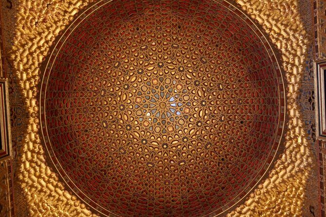Private Walking Tour Alcazar and Cathedral in Sevilla - Stop 2: Torre Giralda Views and the Mosque-to-Church Transformation