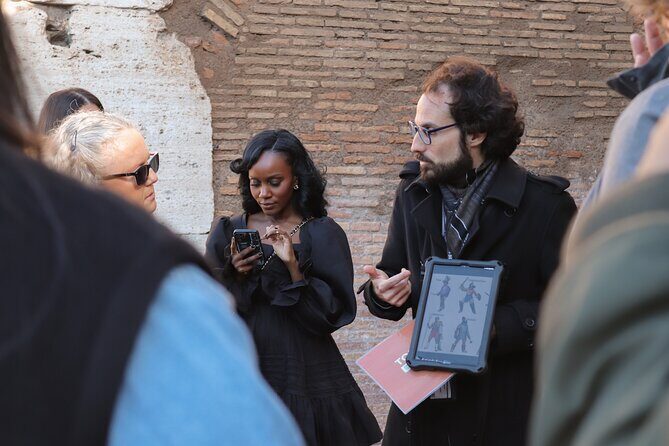 Roma: Colosseum, Forum, and Palatine Hill Local Guided Tour - Pace, comfort, and what to wear (so the tour feels good)