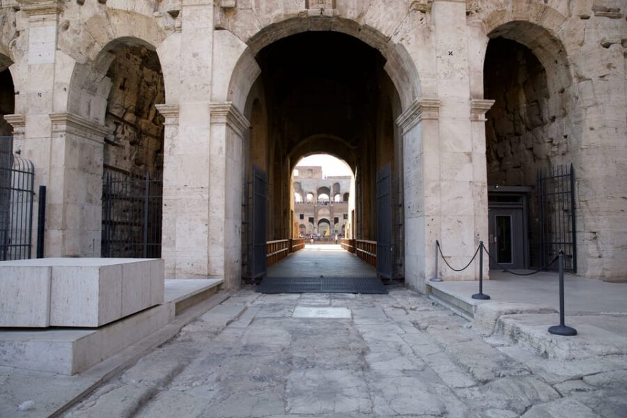 Rome: 1-Hour Fast Colosseum Tour - Picture Stops Around the Oval: Where to Aim and When