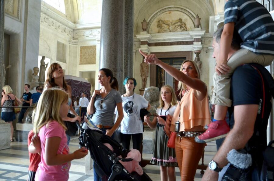 Rome: 2.5-Hour Family Vatican Highlight Scavenger Hunt - Meet at Viale Vaticano and get moving fast