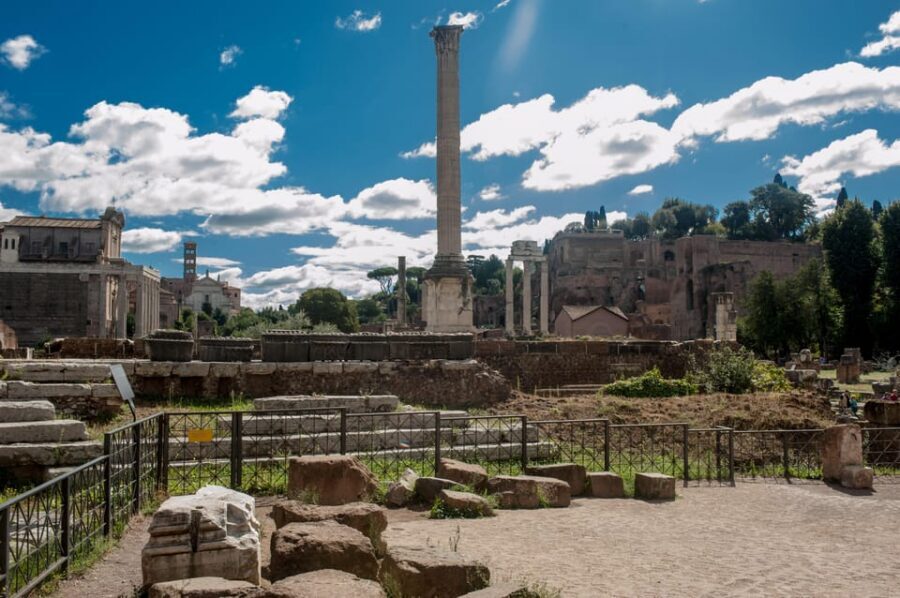 Rome: Colosseum Experience +Audio Guide APP - Optional Arena - Small group size: what “up to 10” changes