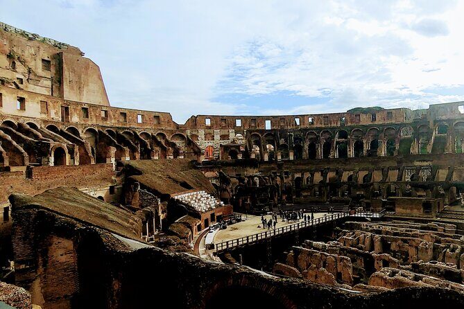 Rome: Colosseum Express Guided Tour - Entering the Colosseum with skip-the-line help