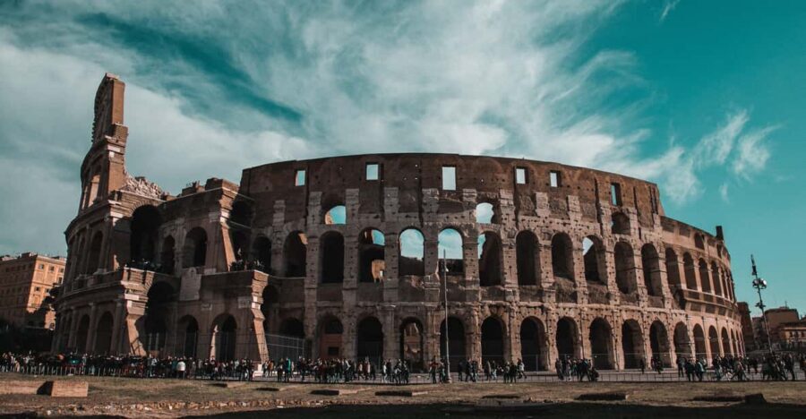 Rome: Colosseum, Forum, Palatine with Breakfast or Aperitif - Roman Forum: your smartphone turns ruins into daily life