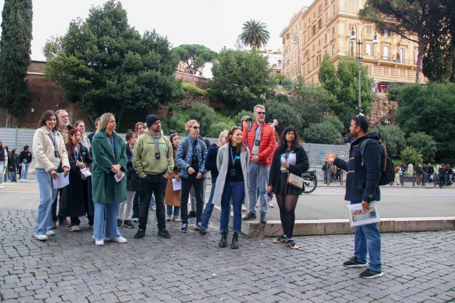 Rome: Colosseum & Forum with Audio Guide App -Optional Arena - Getting There: The Via delle Terme di Tito 93 Meeting Point