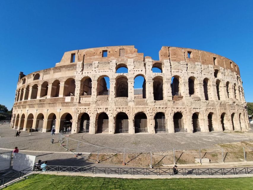 Rome: Colosseum, Palatine Hill and Roman Forum Guider Tour - Meeting at Colosseo: finding the yellow umbrella and not losing time