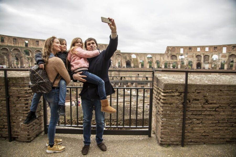 Rome: Colosseum, Roman Forum and Palatine Hill Tour for Kids - Palatine Hill: temples, big views, and two famous standouts
