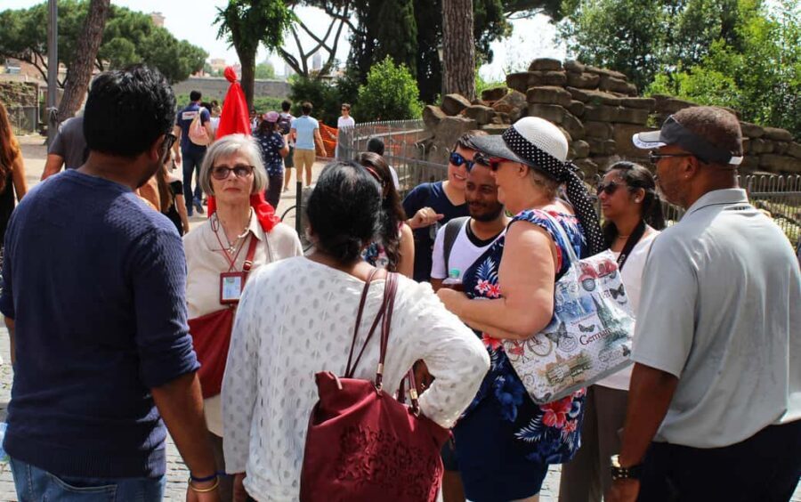 Rome: Colosseum, Roman Forum & Palatine Guided Tour - Palatine Hill: The “VIP” Neighborhood Above the Crowd