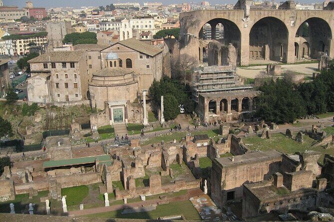 Rome Colosseum, Roman Forum & Palatine Hill Audio Tour - The audio guide experience: freedom at your pace, plus app/device risks