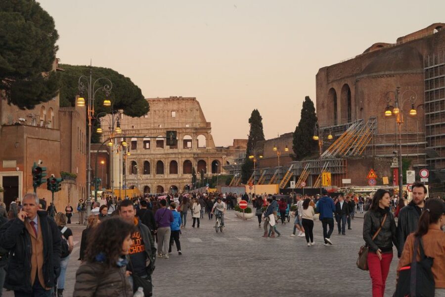 Rome: Colosseum, Roman Forum & Trajan's Market Exterior Tour - Walking time, rain, and the real-world logistics you should plan for