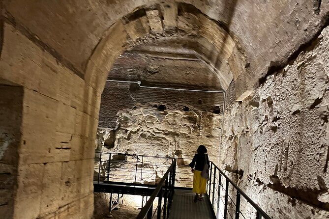 Rome: Colosseum Tour by Night with Arena & Underground - How the Guide Affects Your Enjoyment