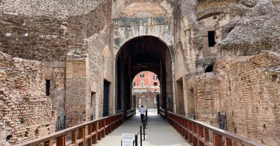 Rome: Colosseum Underground max 6 people - The arena floor: where spectacle met real space