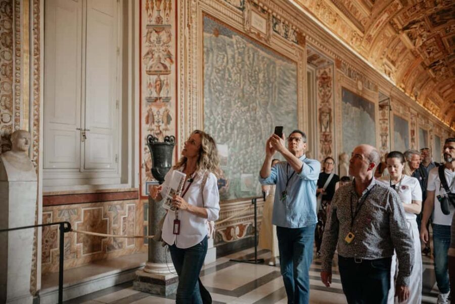 Rome: Colosseum, Vatican Museums & Historic Center in a Day - Piazza Navona meet-up: the day starts with a clear plan
