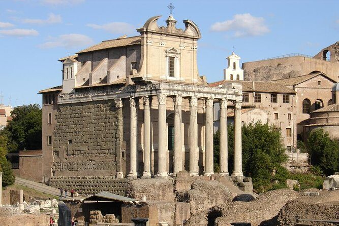 Rome: Guided Group Tour of Colosseum, Roman Forum & Palatine Hill - Entering The Colosseum: Guaranteed Tickets and Strict Timing