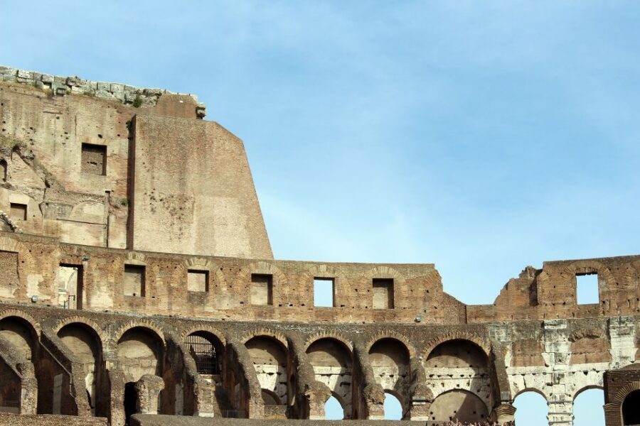 Rome: Hop-On Hop-Off Bus, Roman Forum & Colosseum Tour - Small group size: up to 10 and why that’s useful